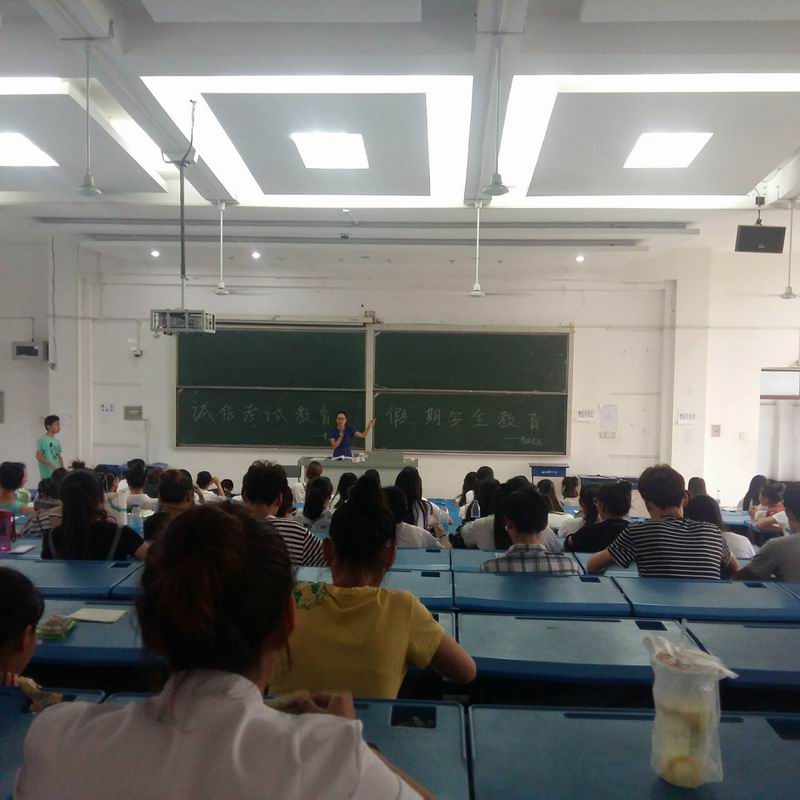 诚信考试教育和暑期安全教育现场